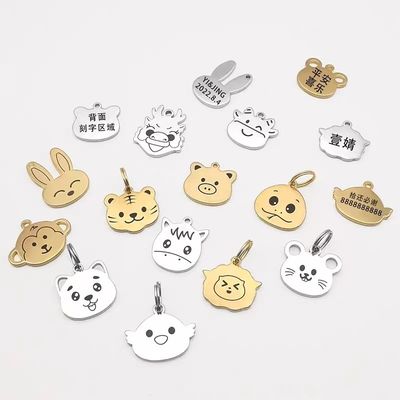 acheter Chaîne de clés en émail dur personnalisé avec plaque dorée/argentée et sable à sable pour une utilisation promotionnelle online manufacture