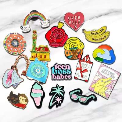 acheter Des épingles personnalisées - Badges métalliques en émail dur pour la reconnaissance des employés online manufacture