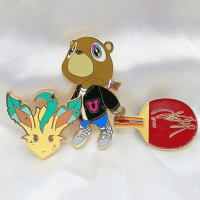 Des épingles en lapel personnalisées de style vintage avec logo personnalisé et matériaux respectueux de l'environnement pour les conférences d'affaires