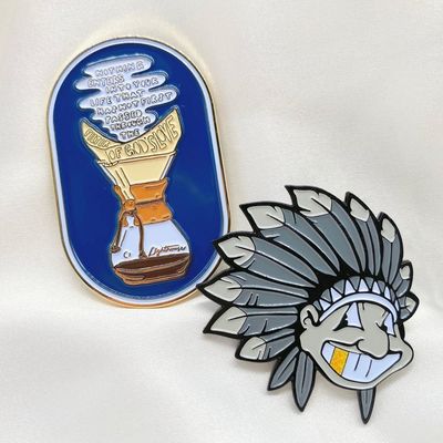 badges personnalisés en émail pin pines pines football métal badge revers badge pin émail badge