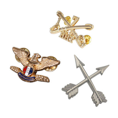 Souvenir de haute qualité Logo personnalisé Metal Hard Enamel Badge Mode Jersey Décoratif épingles pour vêtements