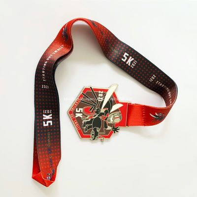 Un bon prix. Médailles de sport enduites d'or sur mesure de 2,25 pouces avec conception 3D en alliage de zinc. en ligne