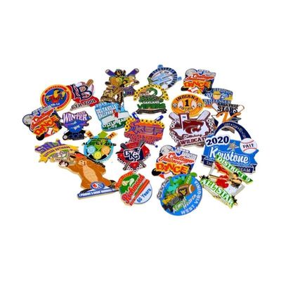 Des dessins animés en vrac en métal mignons Anime épingle en lapis Badge épingles en émail douces dures avec conception de logo personnalisé