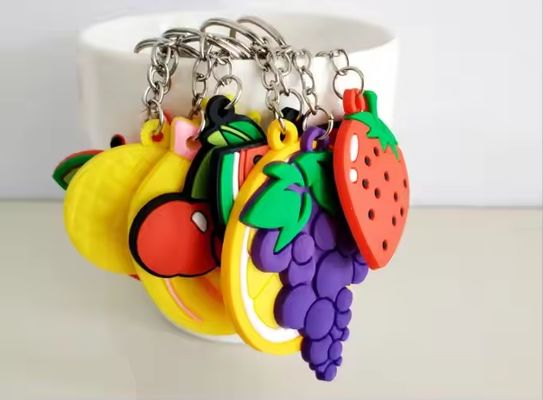 Porte-clés personnalisés en PVC souple, durable et mignon, avec anneau métallique, fraise, pomme, ananas, pastèque, orange, fruit