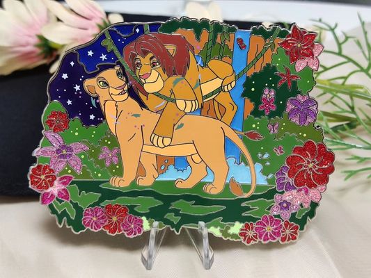 Un bon prix. Épinglettes personnalisées en métal pour organisations et événements en ligne