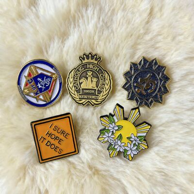 Custom Soft Enamel Lapel Pins in Customer Size with Zinc Alloy Material for Personalized Branding