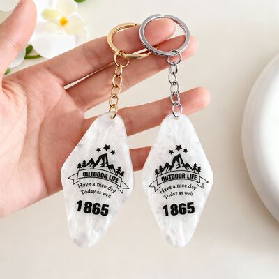 Un bon prix. Plaque de numéro de chambre d'hôtel personnalisée en acrylique Chaînes de clés Plaque de nom créative en diamant avec technique tissée en ligne