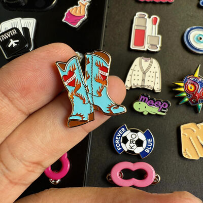 Un bon prix. Autocollant de téléphone en métal personnalisé – Design unique de badge pendentif souvenir pour décoration de téléphone portable en ligne