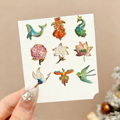 Un bon prix. Épinglettes personnalisées en gros – Fabricant chinois – Artisanat métallique vierge avec émail souple/dur et motifs de dessins animés en ligne