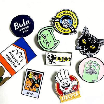 Un bon prix. Obtenez personnalisé des épingles d'émail plaqué or antique avec doux ou dur logo découpe-mousse pour les badges de broche en ligne