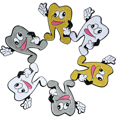 Des épingles à revers dorées sur mesure avec émail doux et votre logo pour une image de marque efficace.