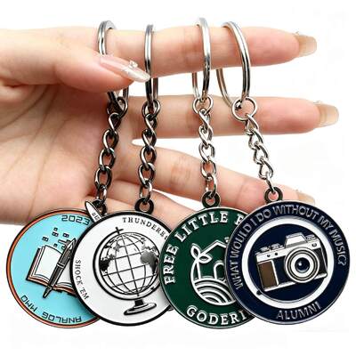 Un bon prix. Chaîne à clefs en forme de cœur personnalisée avec une finition en émail douce et une construction en alliage de zinc pour cadeaux promotionnels en ligne