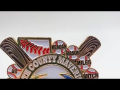 Des épingles à revers en métal doux émaillé glitter spinner de baseball